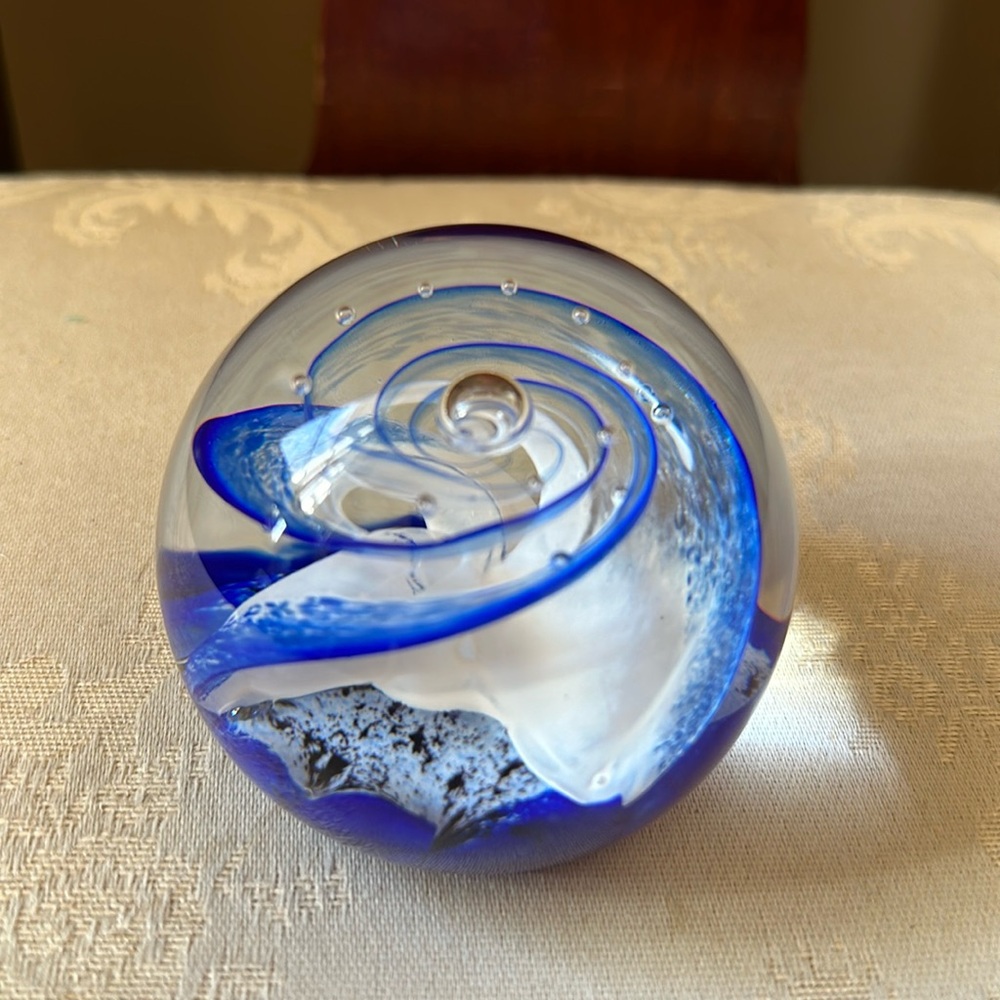 Signed hand blown Selkirk Glass Scotland Blue Ribbon paperweight 2001